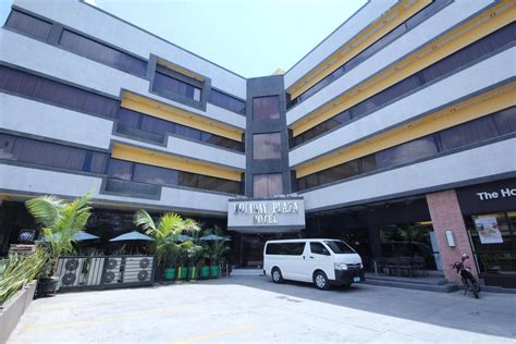 holiday plaza hotel tuguegarao.